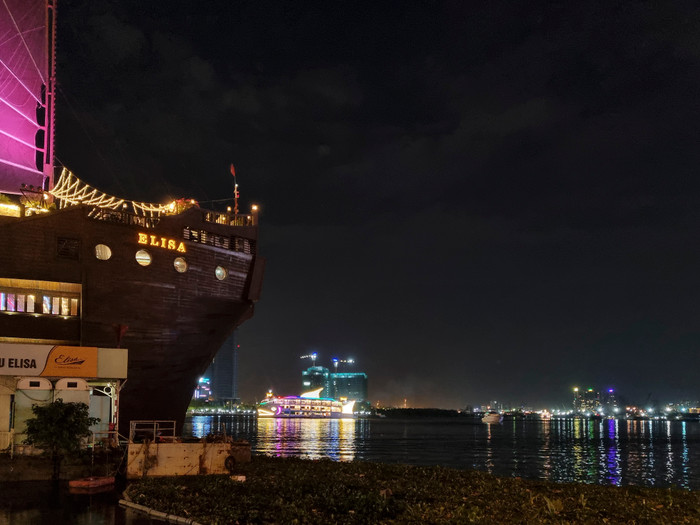 Ảnh chụp bằng camera chính.