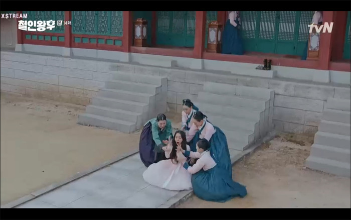 'Mr. Queen' tập 14: Shin Hye Sun suýt chết vì độc, người chết thay là? Ảnh 12