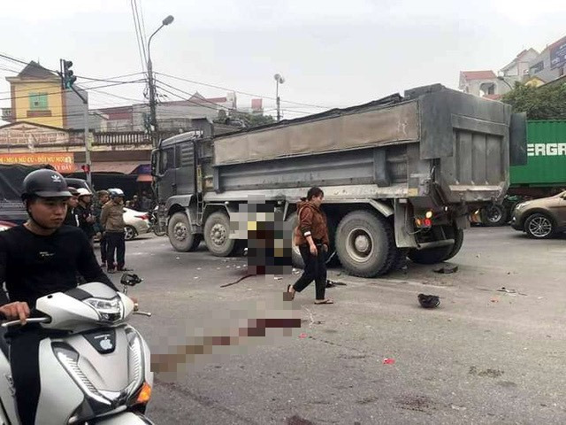 Xe máy lao vào thân ô tô tải đang sang đường, hai dì cháu tử vong thương tâm Ảnh 1