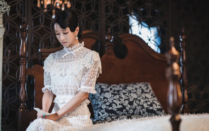 Loạt sao có gu thời trang sành điệu nhất màn ảnh Hàn 2020 (Phần 1) Ảnh 11