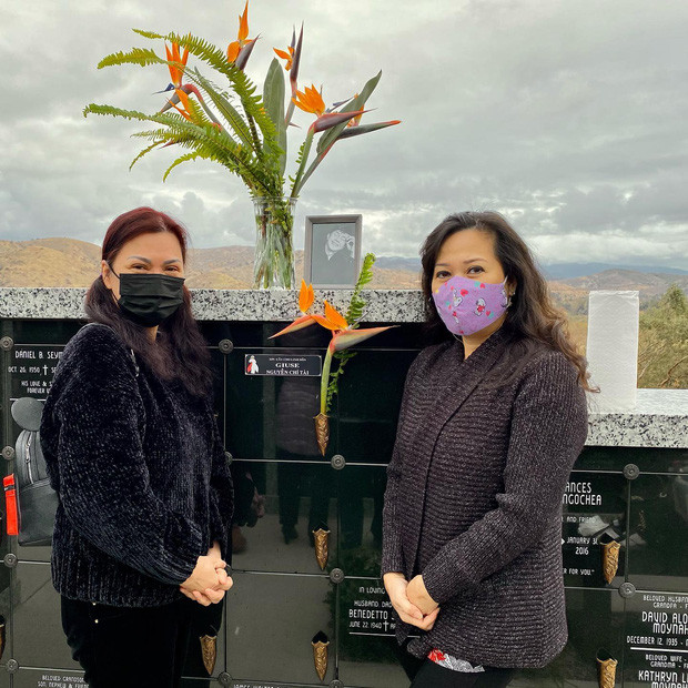 Người hâm mộ xót xa, khi thấy vợ cố nghệ sĩ Chí Tài mắt sưng đến viếng mộ chồng Ảnh 2