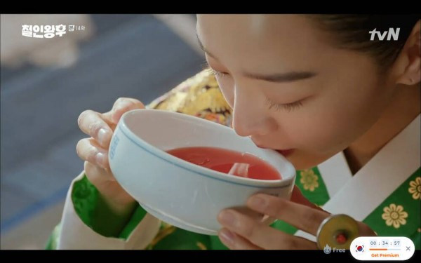 Hoàng hậu bị hạ độc bằng đá lạnh
