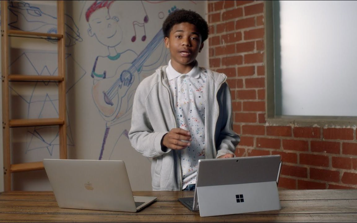 Microsoft thẳng thừng 'cà khịa' Apple, chê ỏng eo 'gà cưng' MacBook Pro Ảnh 2