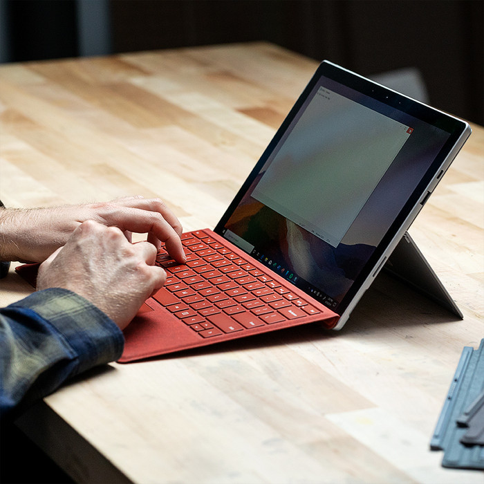 Surface Pro 7 của Microsoft. Ảnh: The Verge