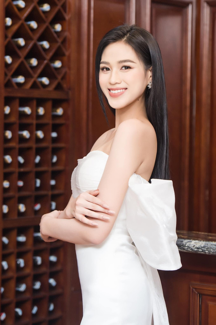 Nhan sắc ngọt ngào xinh đẹp cùng vẻ ngoài quyến rũ của Đỗ Thị Hà đã nhanh chóng giúp cô nàng nhận được nhiều lời khen ngợi từ mọi người