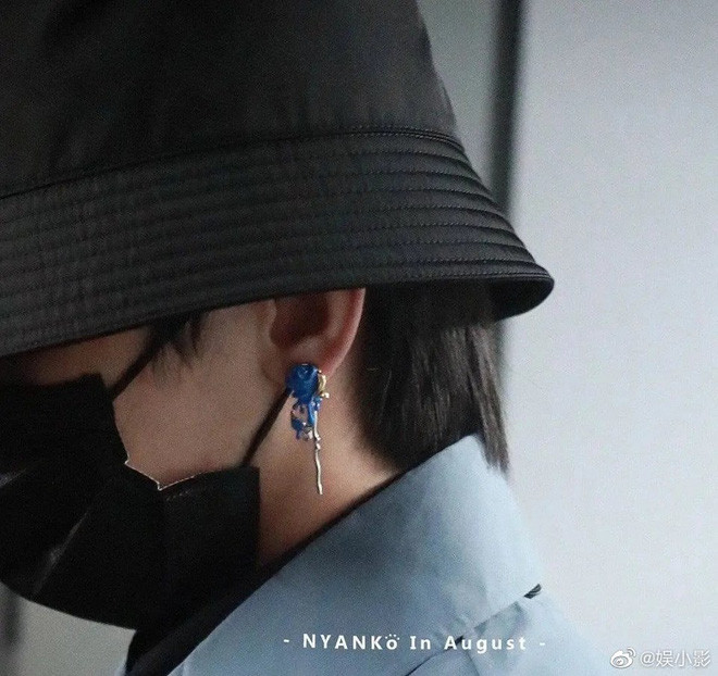 ... đến gu lựa trang sức cũng giống