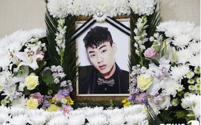 Rapper Iron (thành viên hụt BTS) bị giết? - Tang lễ vắng tanh: Bạn gái cũ ăn mừng trên MXH! Ảnh 2