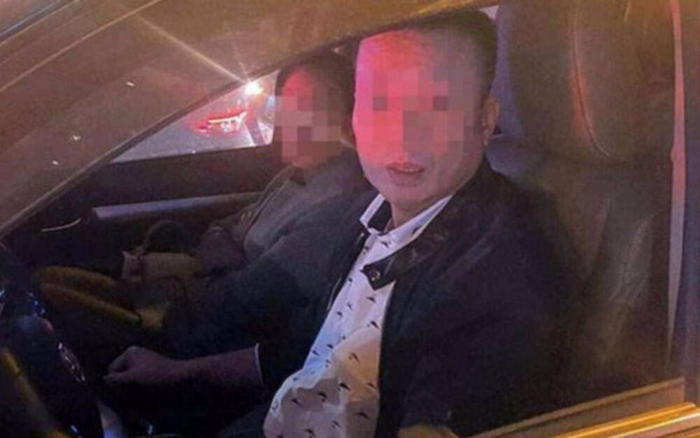 Khởi tố tài xế đánh gãy răng nam thanh niên vì bị nhắc dừng đèn đỏ lâu, cấm đi khỏi nơi cư trú Ảnh 2