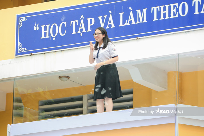 Không chỉ gây ấn tượng với lối nói chuyện lưu loát, Tường Vi còn có thành tích học tập cực xuất sắc 