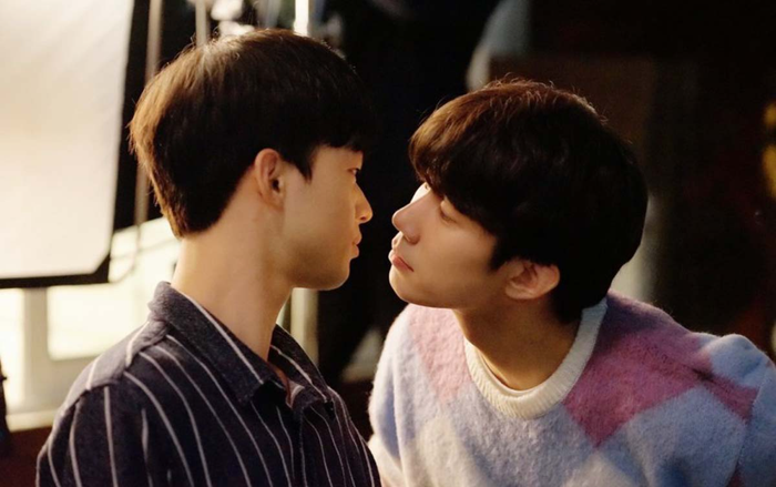 To My Star: Vô tình đi nhờ nhà vệ sinh ai ngờ rước luôn được một soái ca về dinh Ảnh 2