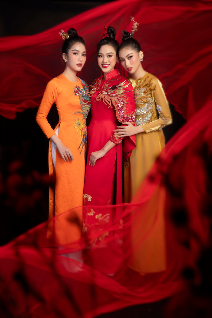 Đỗ Hà - Phương Anh - Ngọc Thảo rạng rỡ đốn tim fan khi phục sức áo dài rồng phượng Ảnh 3