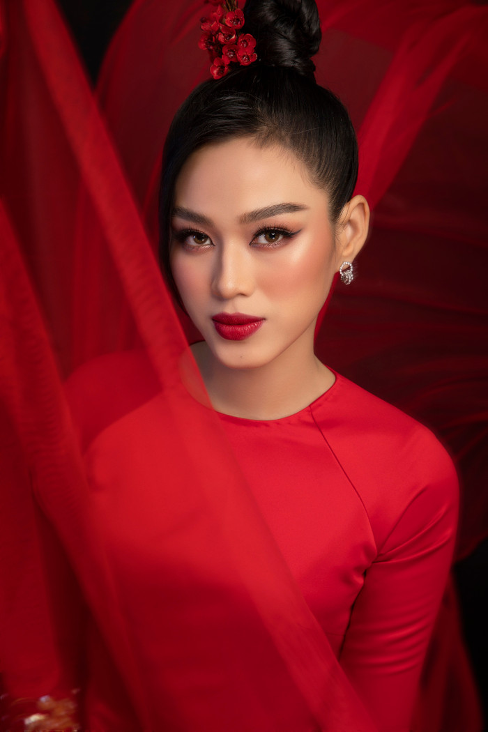 Đỗ Hà - Phương Anh - Ngọc Thảo rạng rỡ đốn tim fan khi phục sức áo dài rồng phượng Ảnh 8