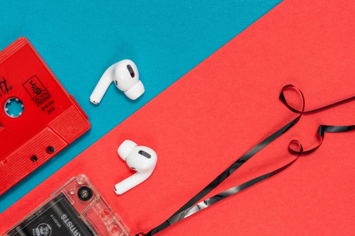 Apple đang đặt mục tiêu sản xuất những chiếc AirPods Pro với thiết kế gọn gàng hơn nữa. Ảnh: Mashable