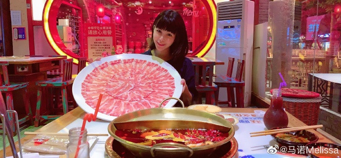 Cuộc sống không ai ngờ của mỹ nữ 'thà khóc trên BMW còn hơn cười trên xe đạp' sau 11 năm Ảnh 5