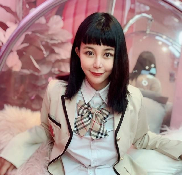 Mỹ nữ nổi tiếng vì câu nói: “Tôi thà khóc trên xe BMW còn hơn ngồi cười trên xe đạp”.