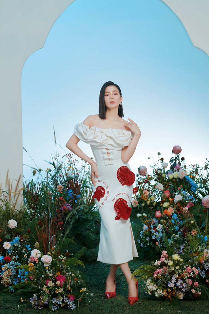 Lệ Quyên khoe thềm ngực căng tràn, quyến rũ bội phần sau khi công khai 'tình trẻ' Ảnh 9