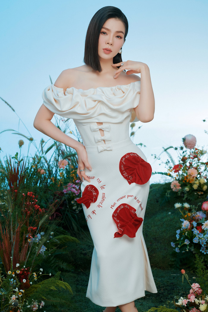 Lệ Quyên khoe thềm ngực căng tràn, quyến rũ bội phần sau khi công khai 'tình trẻ' Ảnh 10