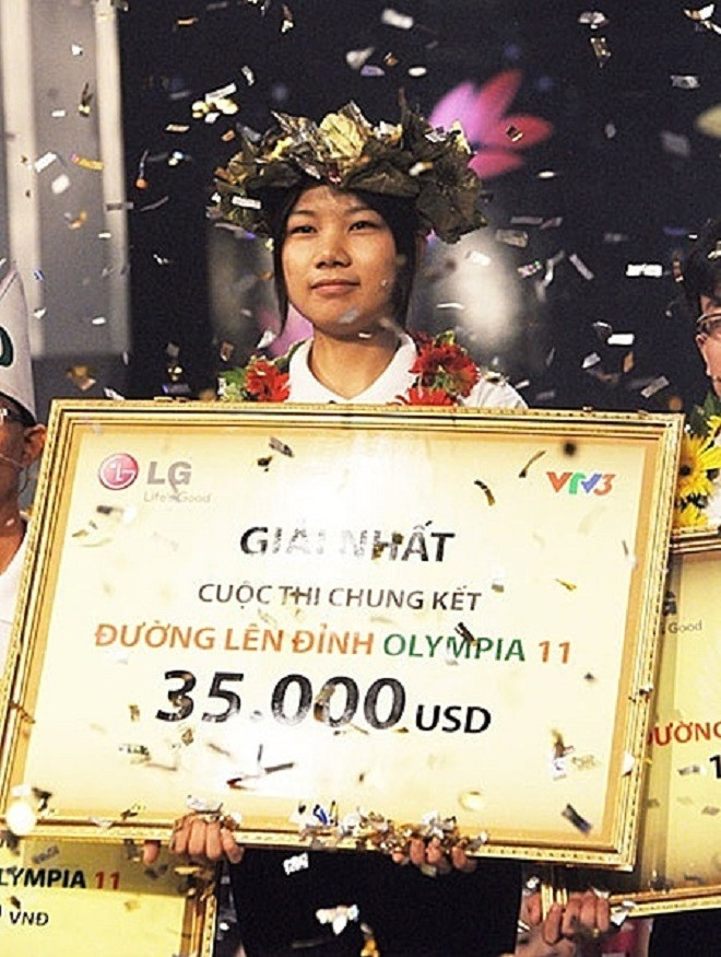 Hình ảnh Phạm Thị Ngọc Oanh giành ngôi vị Quán quân 'Đường lên đỉnh Olympia' năm 2011. 