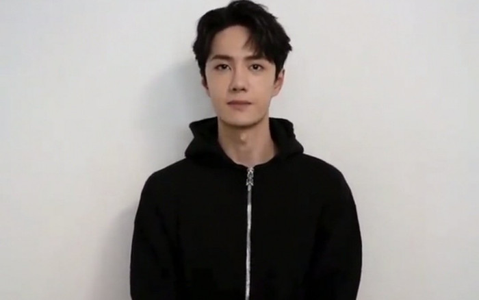 Vương Nhất Bác từ bỏ streetwear, chọn vest lịch lãm vì lý do khá đáng yêu Ảnh 2