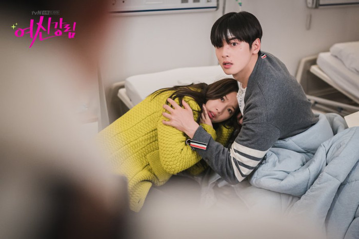 Giúp người mình thích và bạn thân của mình thì nó khó xử vô cùng 