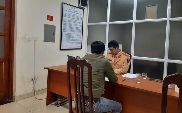 Triệu tập nam thanh niên lái xe máy chạy vào đường dẫn đoàn phục vụ Đại hội Đảng XIII Ảnh 2