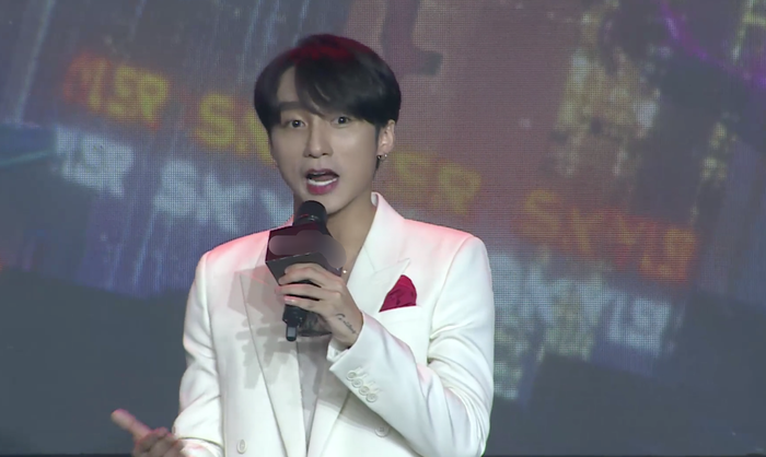 Sơn Tùng nhận 'bão' phản đối từ cư dân mạng vì lùm xùm tình ái.