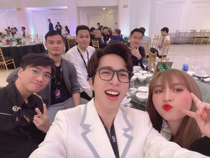 Hình ảnh tham dự sự kiện được đăng trên trang cá nhân của Ngân Sát Thủ