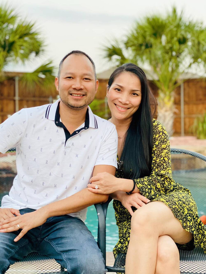 Không chỉ buồn bã khi phát hiện dương tính Covid-19 mà ông xã Hồng Ngọc còn lo lắng sợ các con và vợ sẽ bị nhiễm