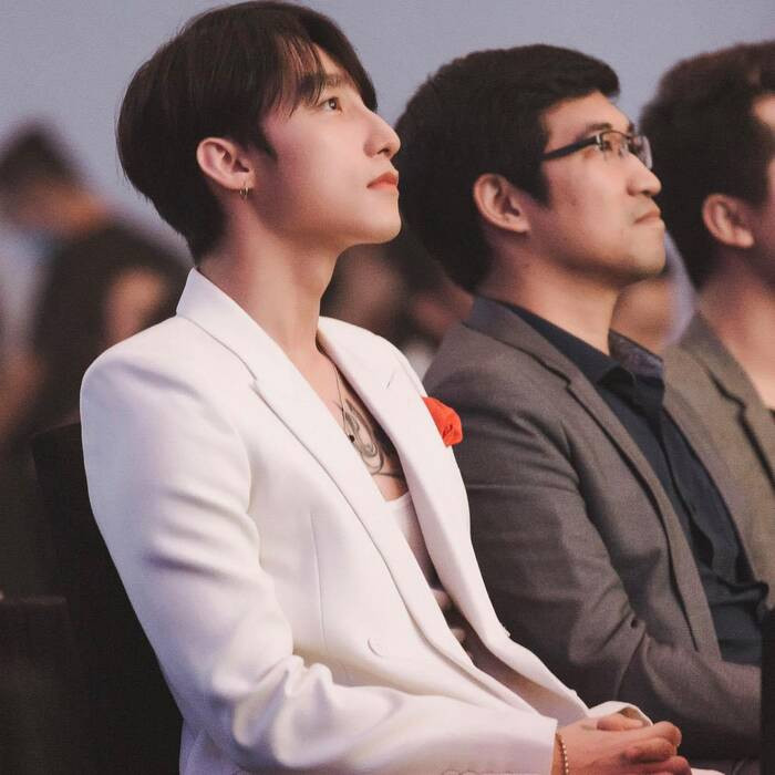 Item mà Sơn Tùng mang...