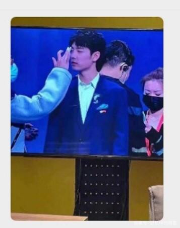 Người hâm mộ ngất ngây trước cảnh bom tấn trong bồn tắm của Tiêu Chiến Ảnh 9