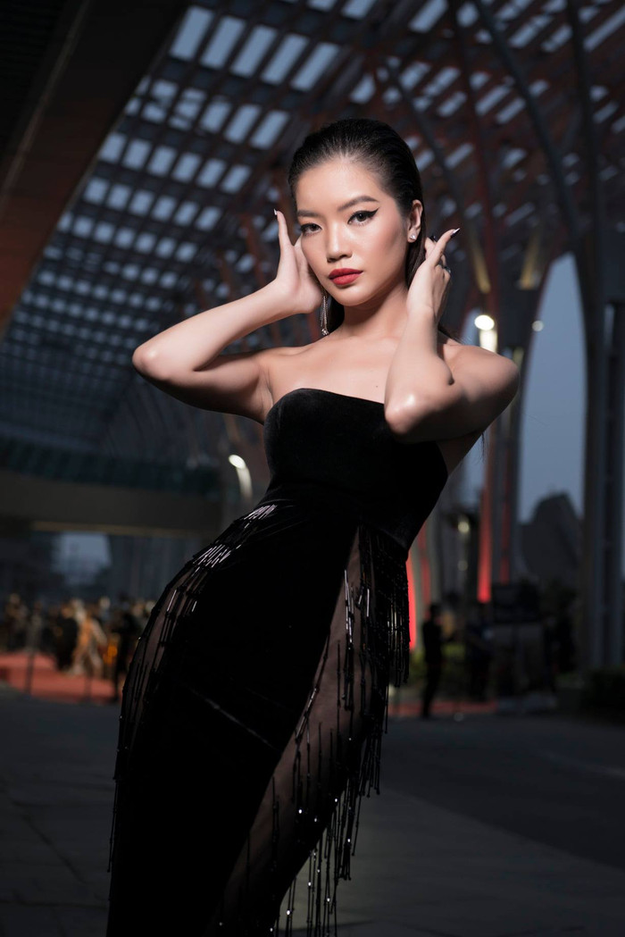 Người đẹp Bích Tuyền dự đoán đội Nón Lá sẽ giành cúp vô định với quan điểm rõ ràng: 'Em nghĩ rằng đội Nón Lá sẽ giành chiến thắng. Bởi vì khi em theo dõi xuyên suốt 9 tập vừa qua của Việt Nam Why Not thì thật sự đội Nón Lá là đội khá mạnh khi kết hợp các thế mạnh của ba chị lại với nhau. Điều đặc biệt là em cảm nhận được sự lăn xã, chơi hết mình và đoàn kết từ các chị'.