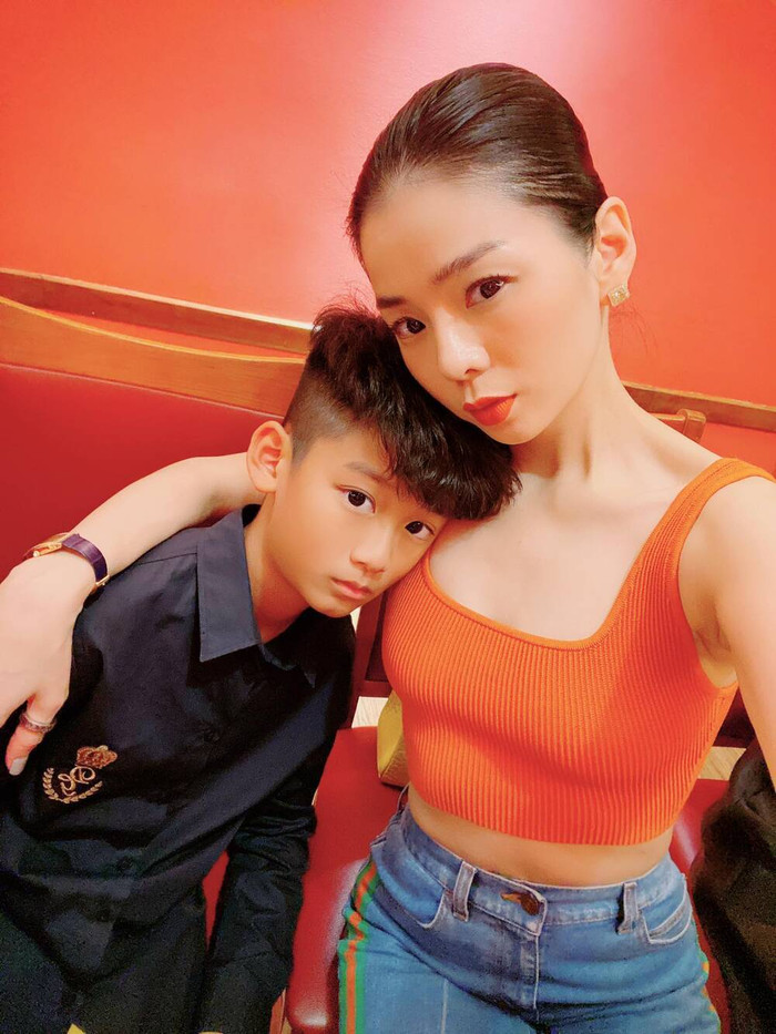 Lệ Quyên từng chia sẻ, con trai cô rất ngoan ngoãn, không nghịch ngợm hay quậy phá. Cậu bé cũng được mẹ rèn kỹ luật ngay từ nhỏ