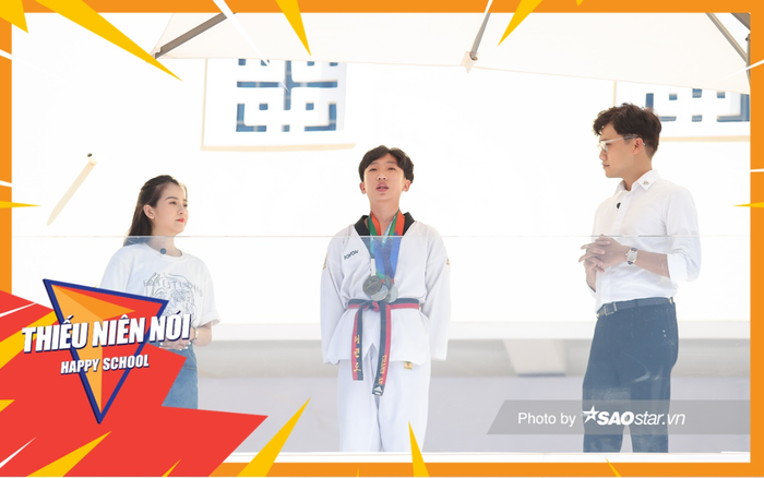 Vừa đi học vừa đi bán vé số, nam sinh vẫn giành loạt thành tích xuất sắc khiến thầy cô, bạn bè tự hào Ảnh 2