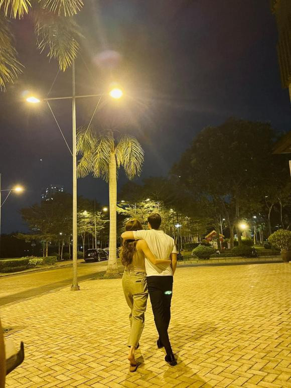 Những hình ảnh thân mật của Hồ Ngọc Hà và Kim Lý đang khiến cộng đồng mạng vô cùng ghen tị và ngưỡng mộ