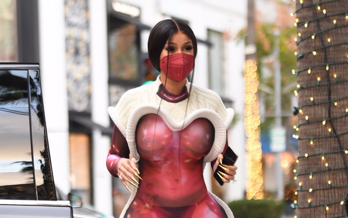 Thời trang dạo phố xuyên thấu của Cardi B đau mắt người nhìn Ảnh 2