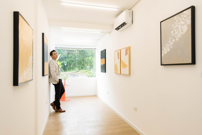 Hứa Vĩ Văn rơi nước mắt tại triển lãm hội họa đầu tiên của mình Ảnh 12