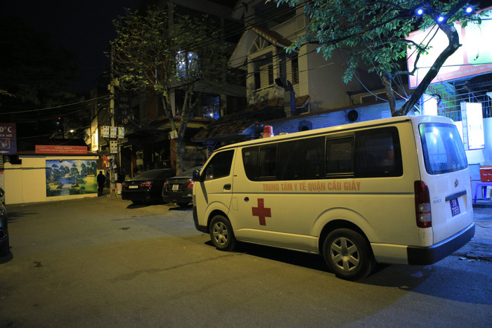 Lực lượng cức năng phong toả ngõ 92 Nguyễn Khánh Toàn.