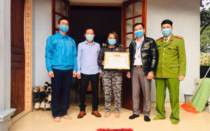 Khen thưởng đột xuất hai gia đình ở Quảng Ninh hoãn tiệc cưới phòng chống dịch COVID-19 Ảnh 2