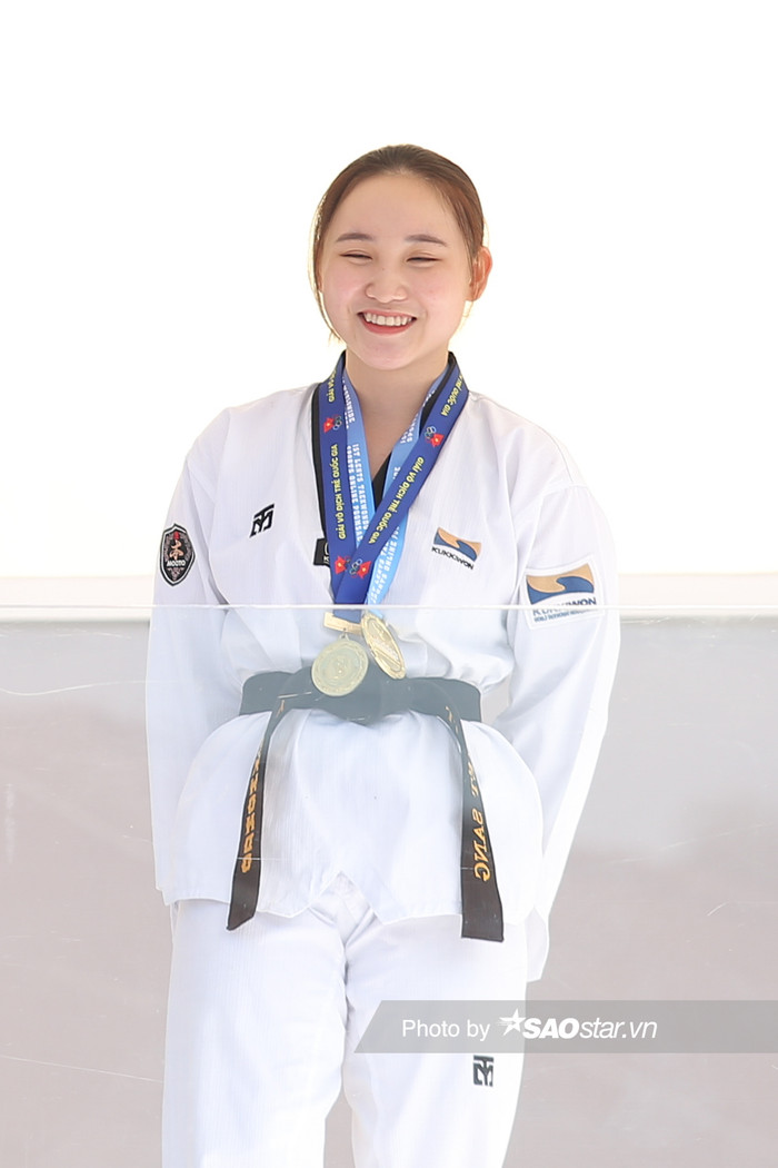 Tuyết Sang đã không ngại ngần 'bóc phốt' chị ba Ngọc Giàu trên bục dũng khí của 'Thiếu Niên Nói 2021'