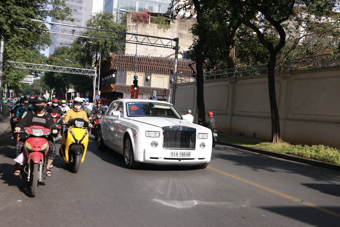 Rich kid Phan Hoàng xuất hiện lẻ loi trong ngày cưới anh trai Ảnh 2