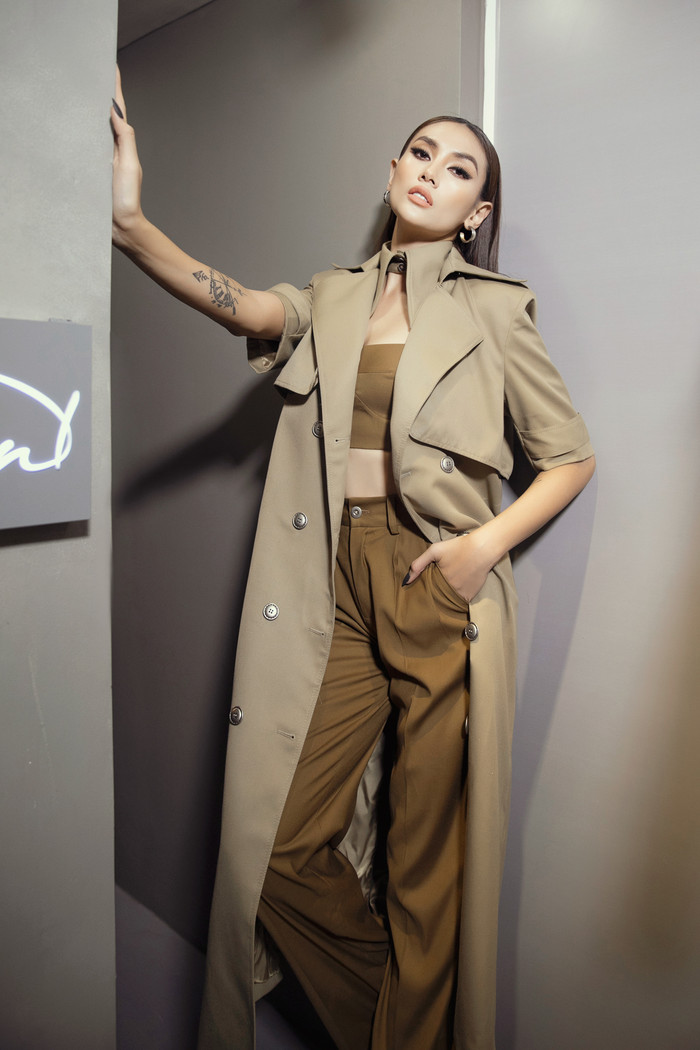 Bộ cánh khoe được hết đôi chân dài nuột nà của bậc mỹ nhân. 