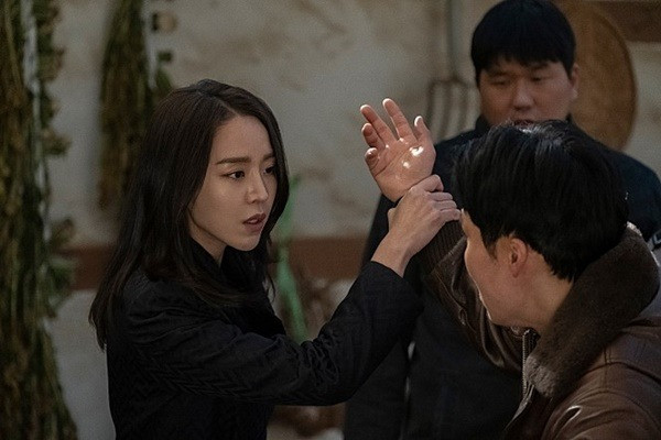 Shin Hye Sun lao vào cuộc chiến đấu trí 'hại não' để giải oan cho mẹ trong Innocence Ảnh 8