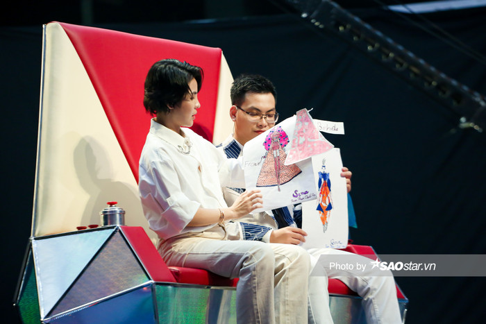 Minh Anh trình diễn tự tin lại có tài thiết kế ấn tượng khiến 6 huấn luyện viên trầm trồ ngưỡng mộ Ảnh 7