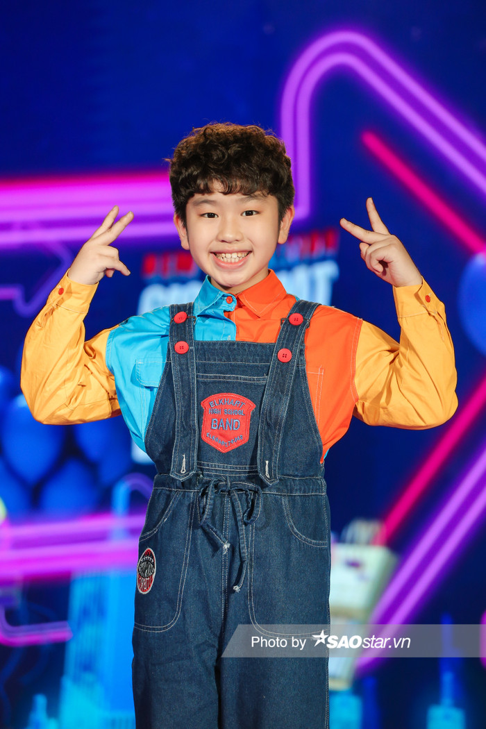 Vũ điệu con gà và màn trình diễn bùng nổ của Lê Đăng Bách đã khiến 6 huấn luyện tranh đấu quyết liệt để sở hữu cậu về đội hình. Cuối cùng, cậu đã nghe theo tiếng gọi trái tim về với đội Hưng - Tường với 20 like khiến 2 đội còn lại vô cùng tiếc nuối.