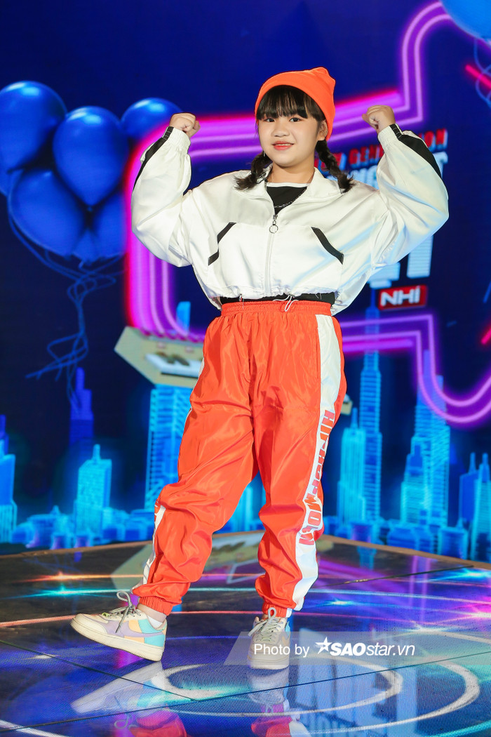 Nội lực và chắc chắn là hai từ dùng để miêu tả giọng hát của cô bé Lê Trần Mỹ Anh. Hiện tại, Mỹ Anh đang giữ 17 like, cao thứ nhì trong đội hình Team Kidneeland.