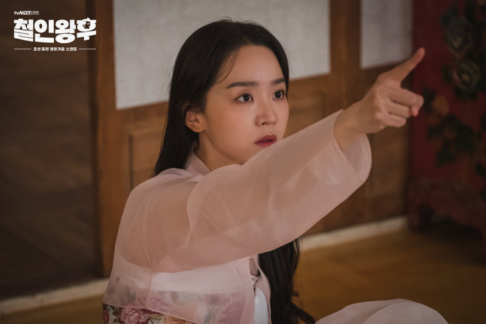 Tập 15 'Mr Queen': Shin Hye Sun ăn mặc thiếu vải đến phòng Kim Jung Hyun, lại cảnh giường chiếu mặn nồng? Ảnh 8