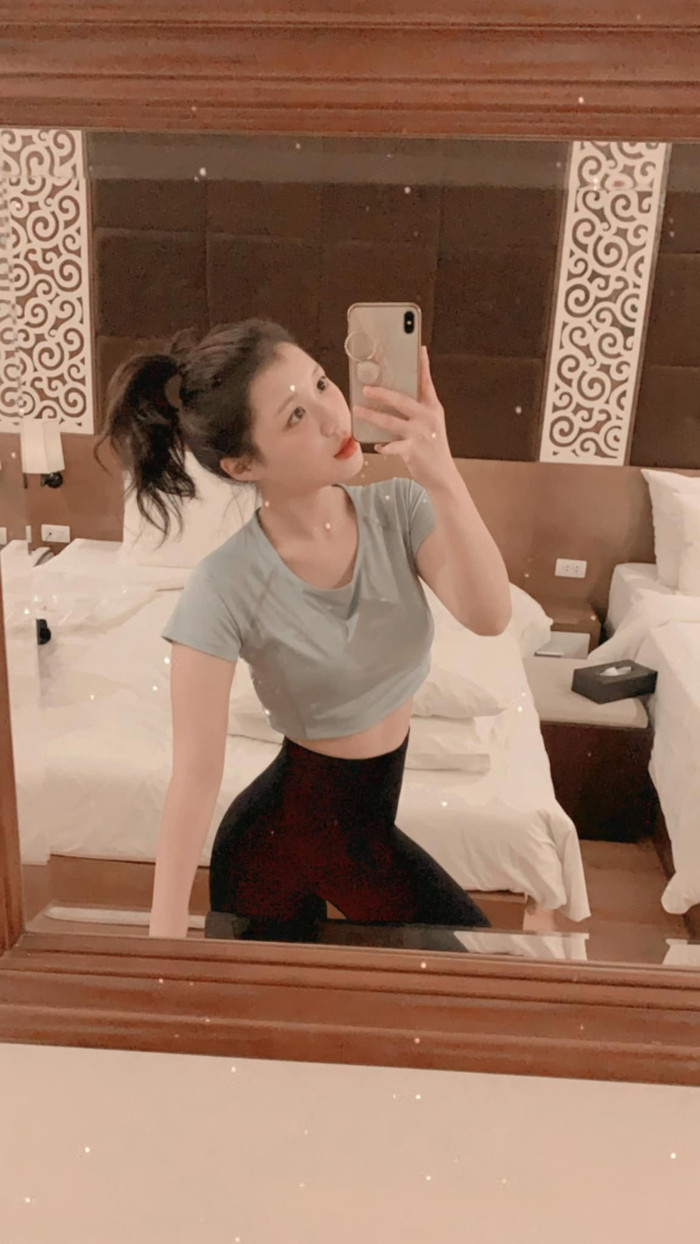 Cô nàng sinh năm 2000 từng cho biết cô đã phải giành rất nhiều thời gian để luyện tập, kết hợp ăn kiêng để từ một người sở hữu 'bao tử đại dương' có thể kiềm chế và sở hữu vòng eo mơ ước.