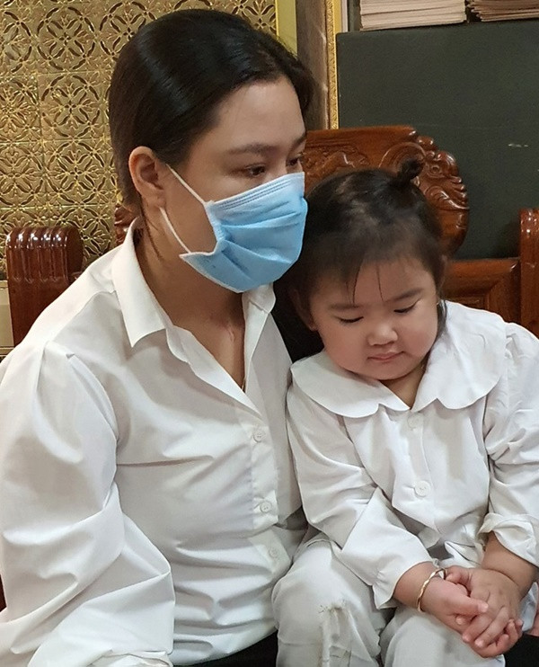 Linh Lan và con gái.