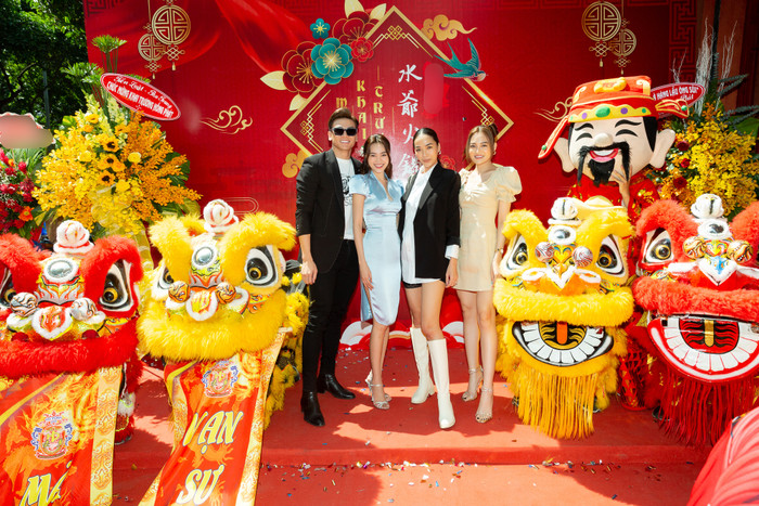 Ninh Dương Lan Ngọc khoe dáng chuẩn nuột nà, thân thiết bên S.T Sơn Thạch và Thúy Ngân Ảnh 6