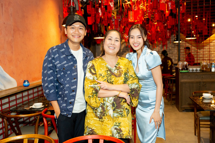 Ninh Dương Lan Ngọc khoe dáng chuẩn nuột nà, thân thiết bên S.T Sơn Thạch và Thúy Ngân Ảnh 2